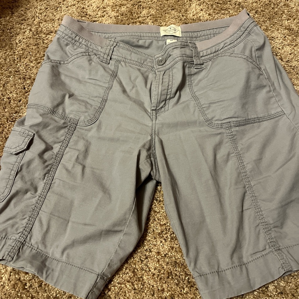 Women’s Vintage St John’s Bay cargo shorts with adjustable waistband